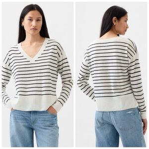 GAP 24/7 Split-Hem Linen-Blend Sweater White and Navy V-Neck